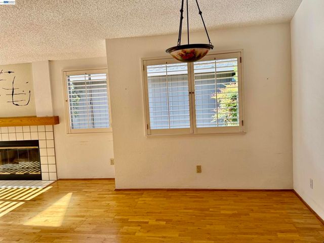 2061 Eilene Dr, Pleasanton, CA 94588