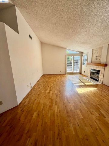2061 Eilene Dr, Pleasanton, CA 94588