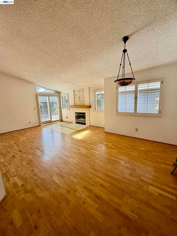 2061 Eilene Dr, Pleasanton, CA 94588