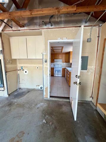 2061 Eilene Dr, Pleasanton, CA 94588