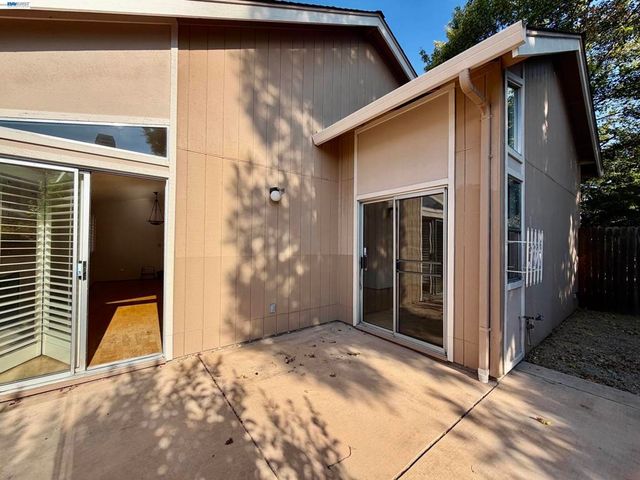 2061 Eilene Dr, Pleasanton, CA 94588
