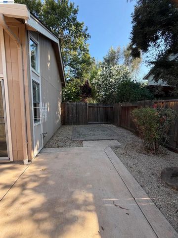2061 Eilene Dr, Pleasanton, CA 94588