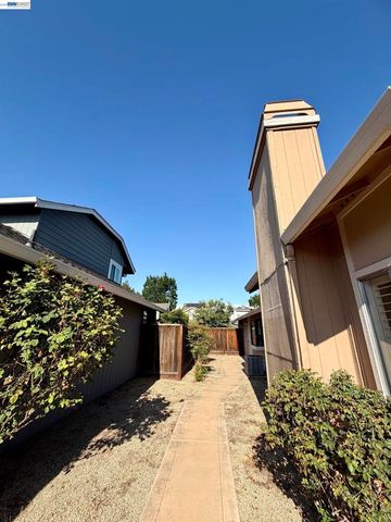 2061 Eilene Dr, Pleasanton, CA 94588