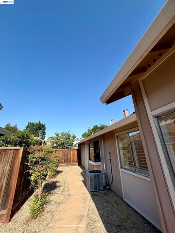 2061 Eilene Dr, Pleasanton, CA 94588