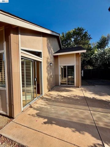 2061 Eilene Dr, Pleasanton, CA 94588