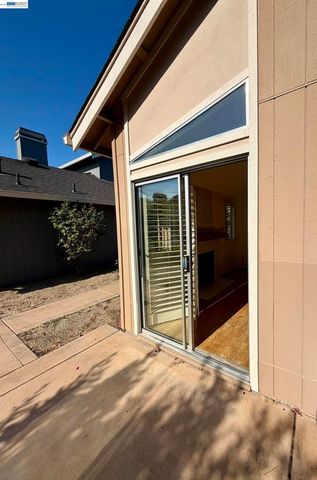 2061 Eilene Dr, Pleasanton, CA 94588