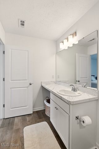 677 Crossings Lane, Akron, OH 44320