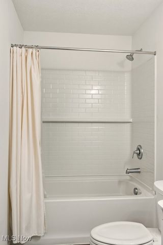 677 Crossings Lane, Akron, OH 44320