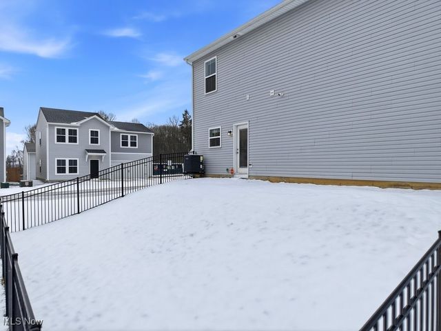 677 Crossings Lane, Akron, OH 44320