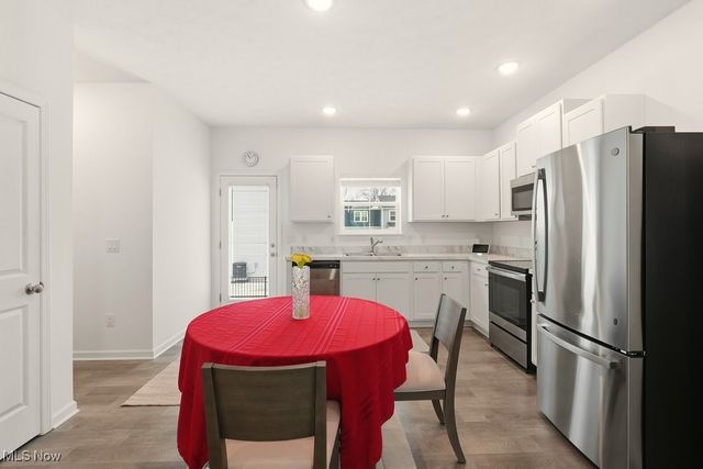 677 Crossings Lane, Akron, OH 44320