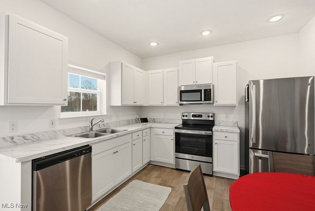 677 Crossings Lane, Akron, OH 44320