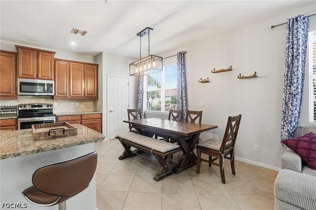 8515 Oakshade CIR 201, Fort Myers, FL 33919