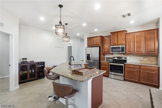 8515 Oakshade CIR 201, Fort Myers, FL 33919