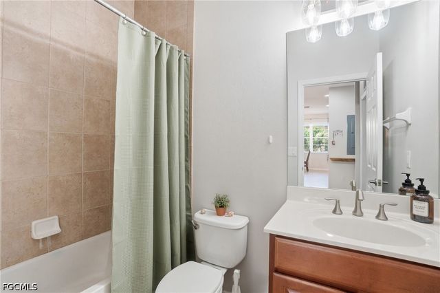 8515 Oakshade CIR 201, Fort Myers, FL 33919