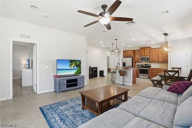 8515 Oakshade CIR 201, Fort Myers, FL 33919