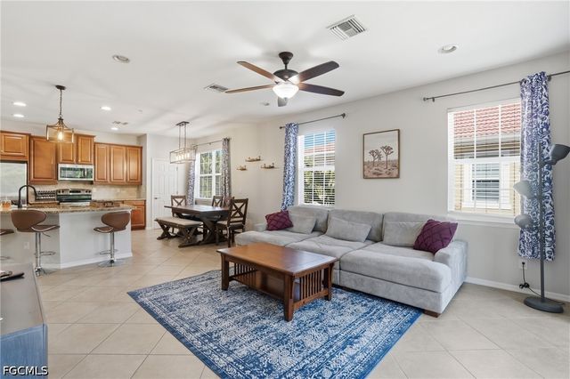 8515 Oakshade CIR 201, Fort Myers, FL 33919