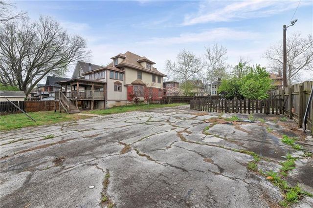 3424 Holmes Street, Kansas City, MO 64109