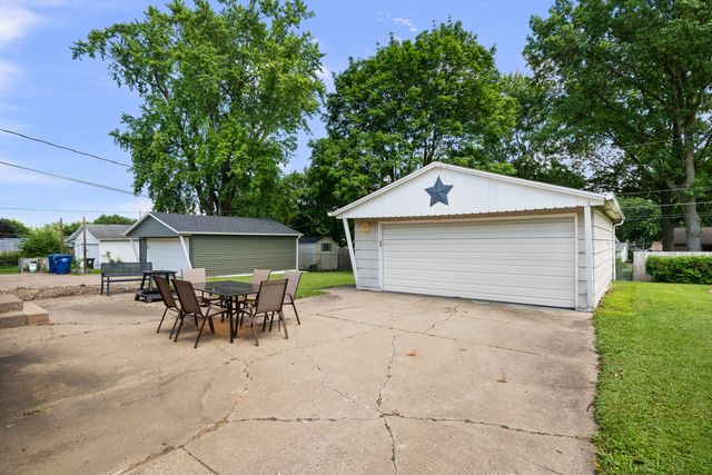 2807 N Lincoln Avenue, Davenport, IA 50804