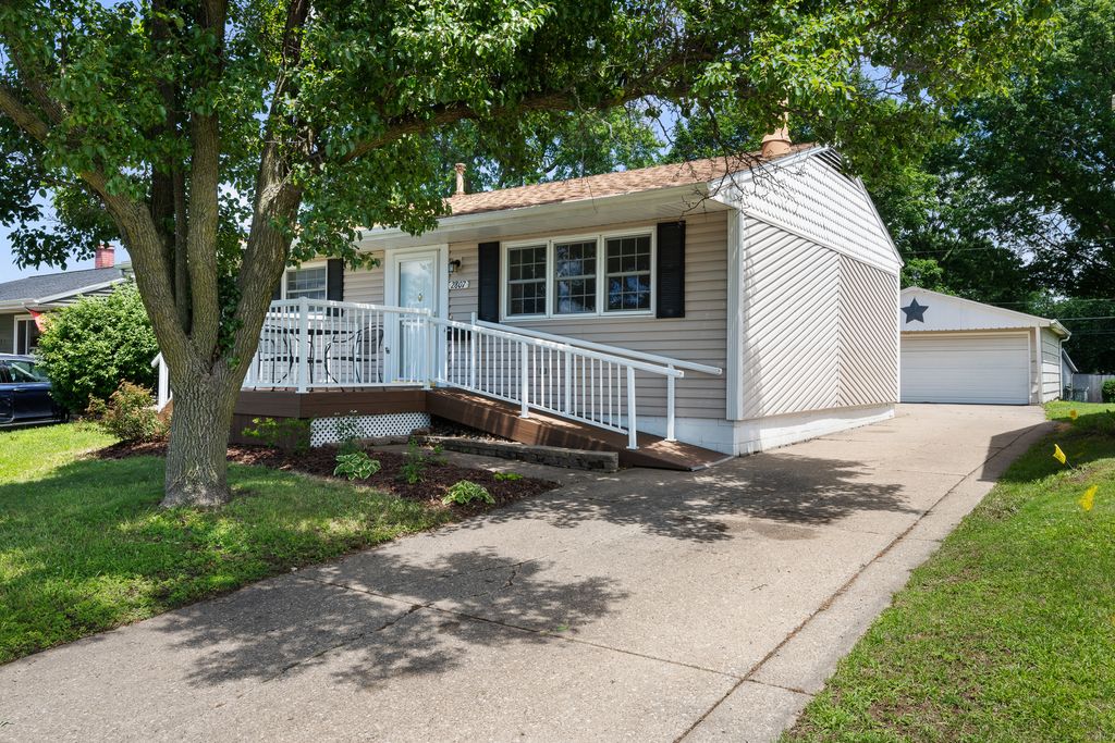 2807 N Lincoln Avenue, Davenport, IA 50804