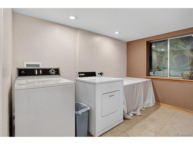 1131 S Chester Ct, Denver, CO 80247