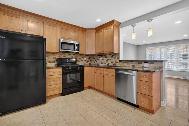 15 S Waiola Avenue 6, La Grange, IL 60525