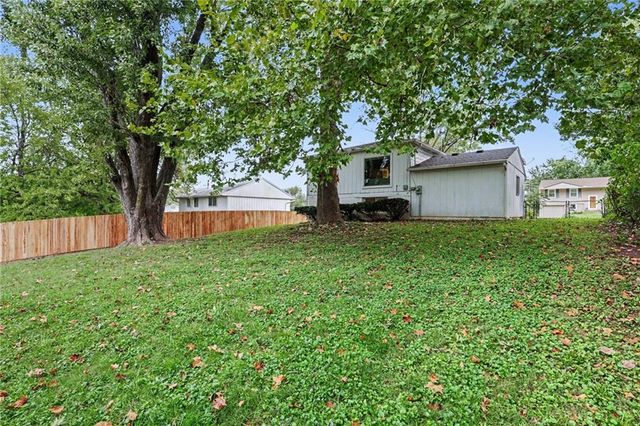 814 N Wigwam Trail, Independence, MO 64056