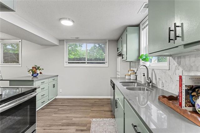 814 N Wigwam Trail, Independence, MO 64056