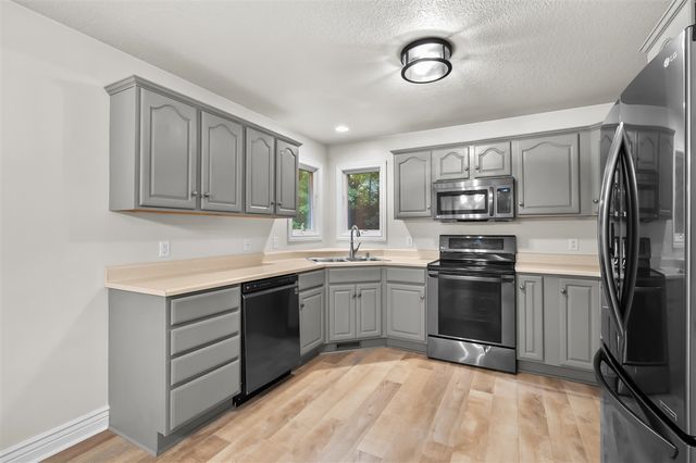 4467 Walkers Ridge Road, Kalamazoo, MI 49009