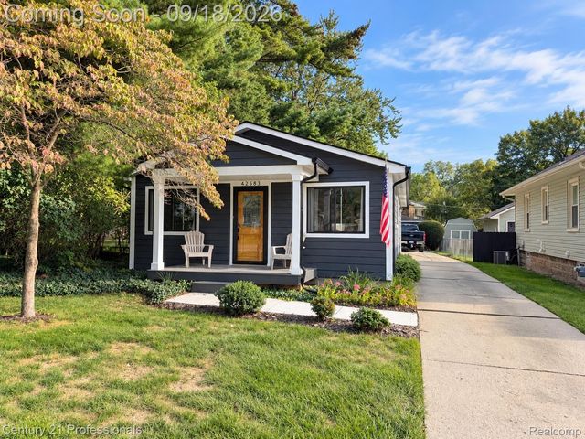 42583 Hammill Lane, Plymouth Charter Township, MI 48170