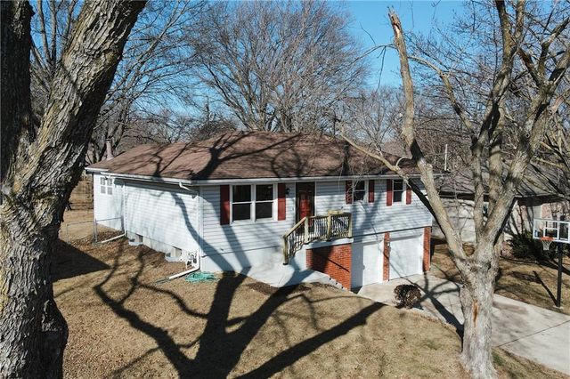 109 NE 1st Street Terrace, Blue Springs, MO 64014