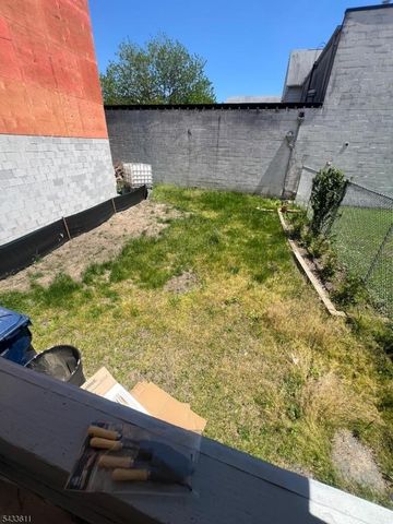 52 S State St, Hackensack City, NJ 07601