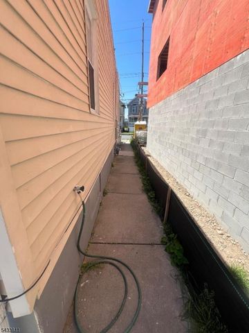 52 S State St, Hackensack City, NJ 07601