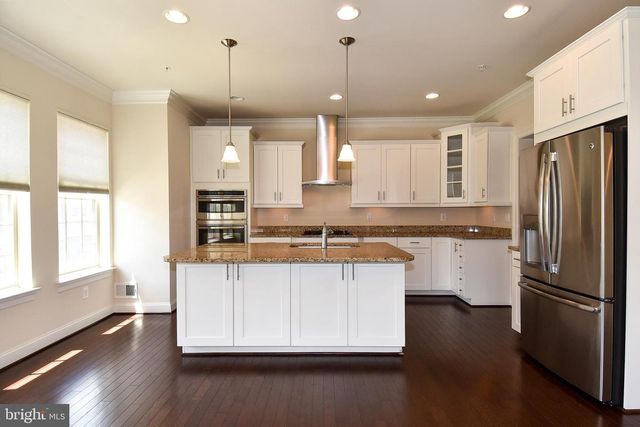 810 FAIR WINDS WAY, National Harbor, MD 20745