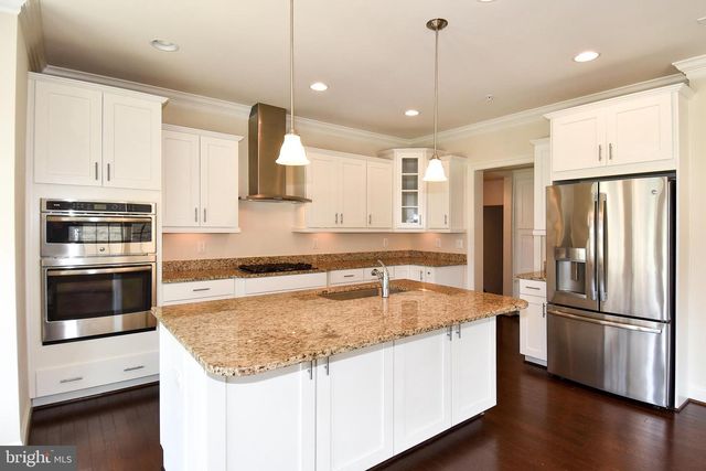 810 FAIR WINDS WAY, National Harbor, MD 20745