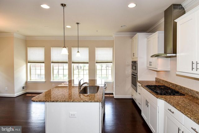 810 FAIR WINDS WAY, National Harbor, MD 20745