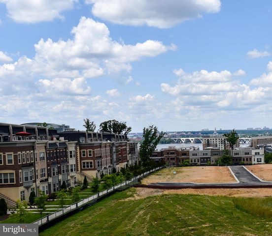 810 FAIR WINDS WAY, National Harbor, MD 20745