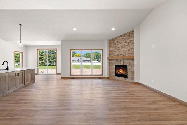 5728 W SPENCER STREET, Appleton, WI 54914