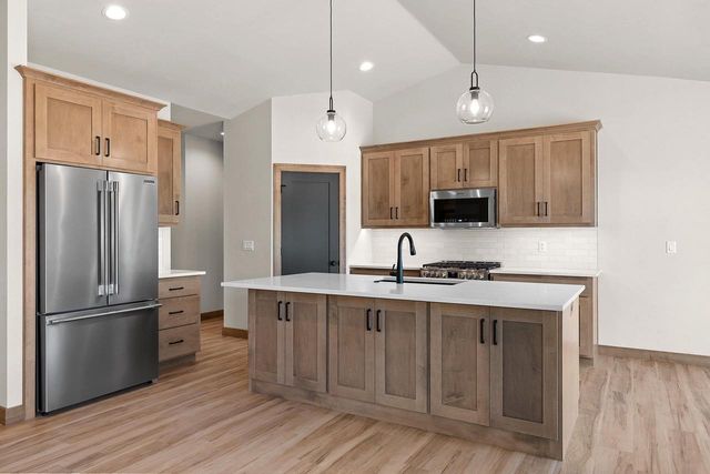 5728 W SPENCER STREET, Appleton, WI 54914
