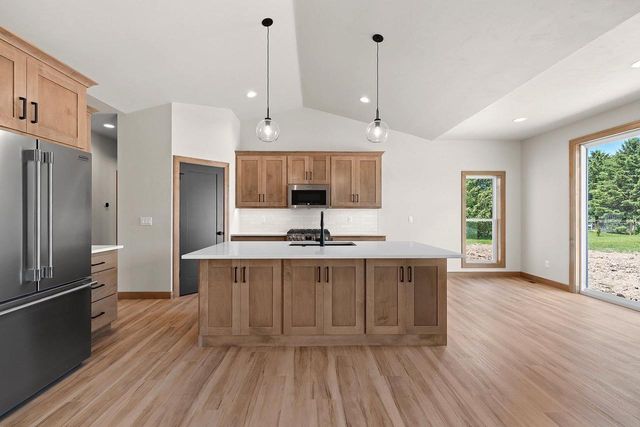5728 W SPENCER STREET, Appleton, WI 54914