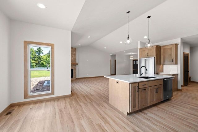 5728 W SPENCER STREET, Appleton, WI 54914