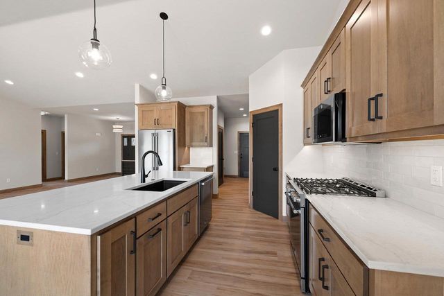 5728 W SPENCER STREET, Appleton, WI 54914