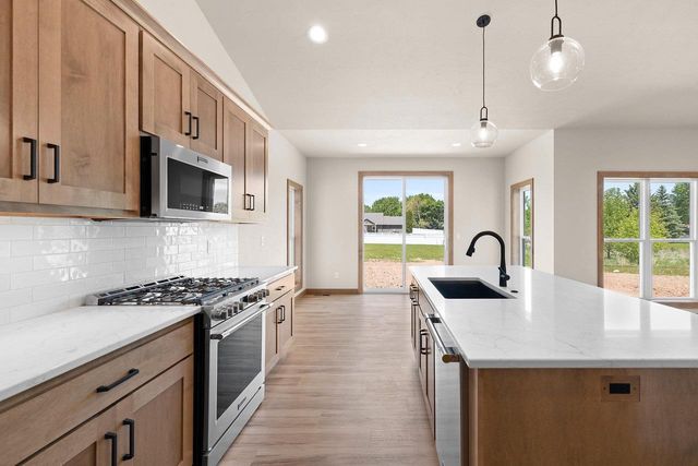 5728 W SPENCER STREET, Appleton, WI 54914