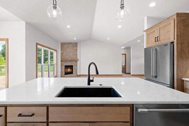 5728 W SPENCER STREET, Appleton, WI 54914