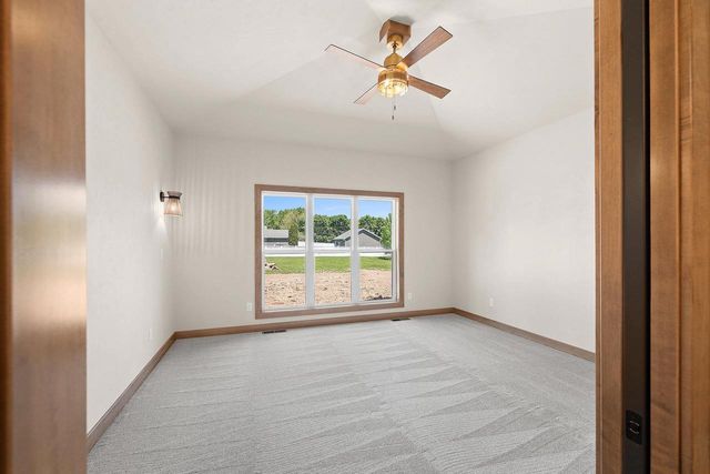 5728 W SPENCER STREET, Appleton, WI 54914