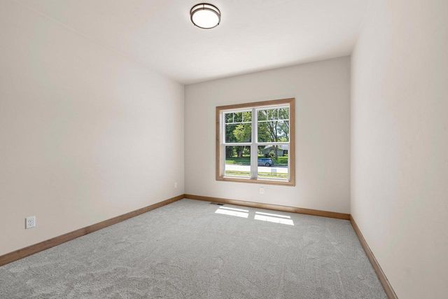 5728 W SPENCER STREET, Appleton, WI 54914
