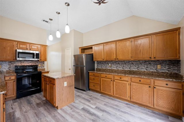 4241 Briar Hill Drive, Grand Prairie, TX 75052