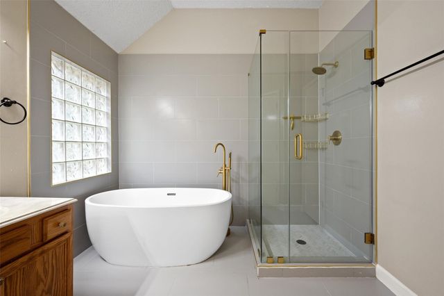 4241 Briar Hill Drive, Grand Prairie, TX 75052