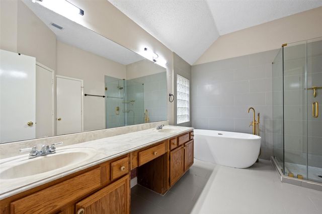 4241 Briar Hill Drive, Grand Prairie, TX 75052