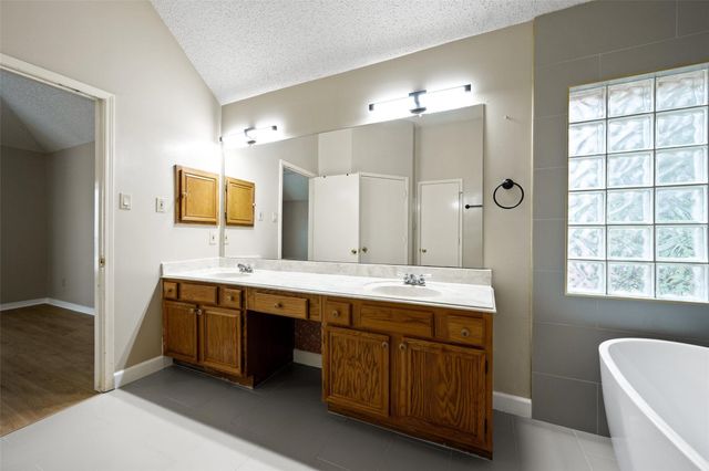 4241 Briar Hill Drive, Grand Prairie, TX 75052