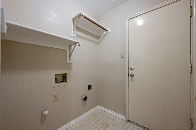 4241 Briar Hill Drive, Grand Prairie, TX 75052